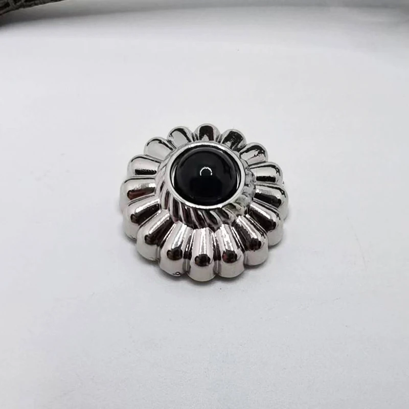 10 Stück Retro-Blumennieten, Chrysanthemen-Abzeichen, dekorative Metallknöpfe mit Schraubverschluss, Schnallen für DIY-Taschen und Kleidungszubehör – Detail 13