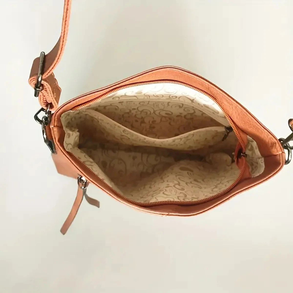 New Men's and Women's Bag - Simple and Elegant Texture of Artificial Leather, Retro and Fashionable Single Shoulder Bag