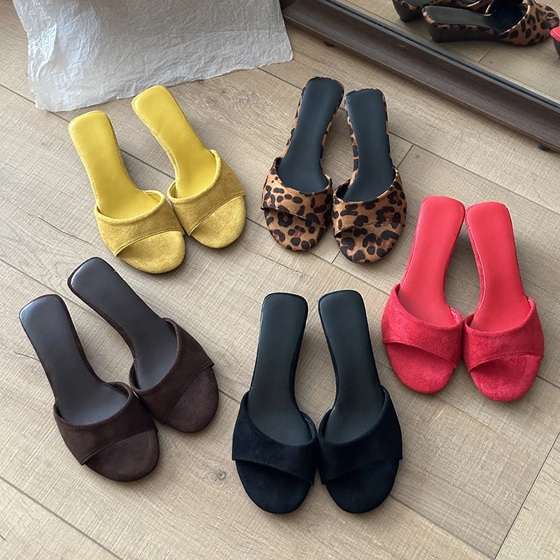 

Niche Design Summer 2026 French Retro Minimalist Suede Versatile Open-toe Wedge Slip-on Sandals
