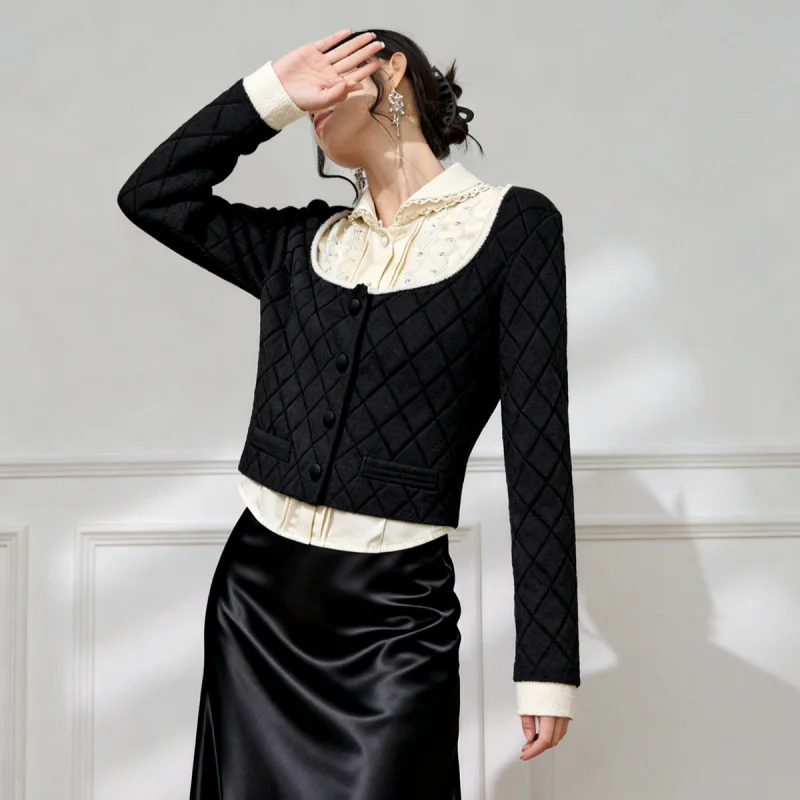 

Весна-осень 2026: Новая модель свободного вязаного кардигана с V-образным вырезом и объемным цветочным узором для женщин.