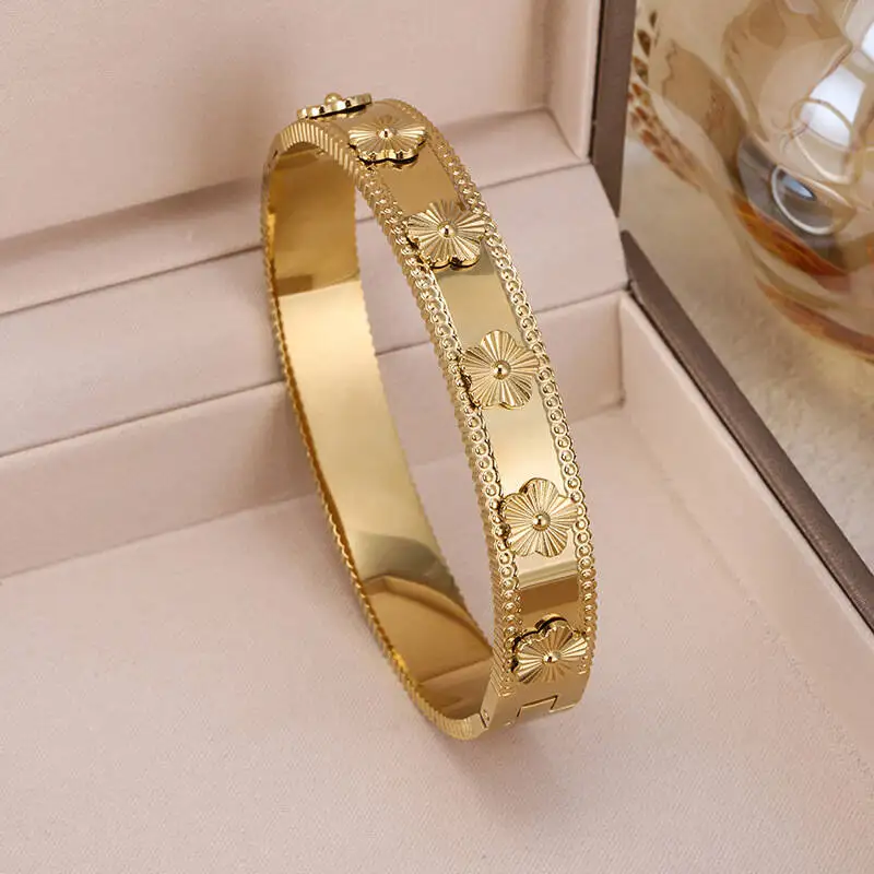 3Pcs 18K Gold Plated Stainless Steel Clover Bracelet Set For Women, Lucky Four Leaf Charm Bangle Jewelry Gift