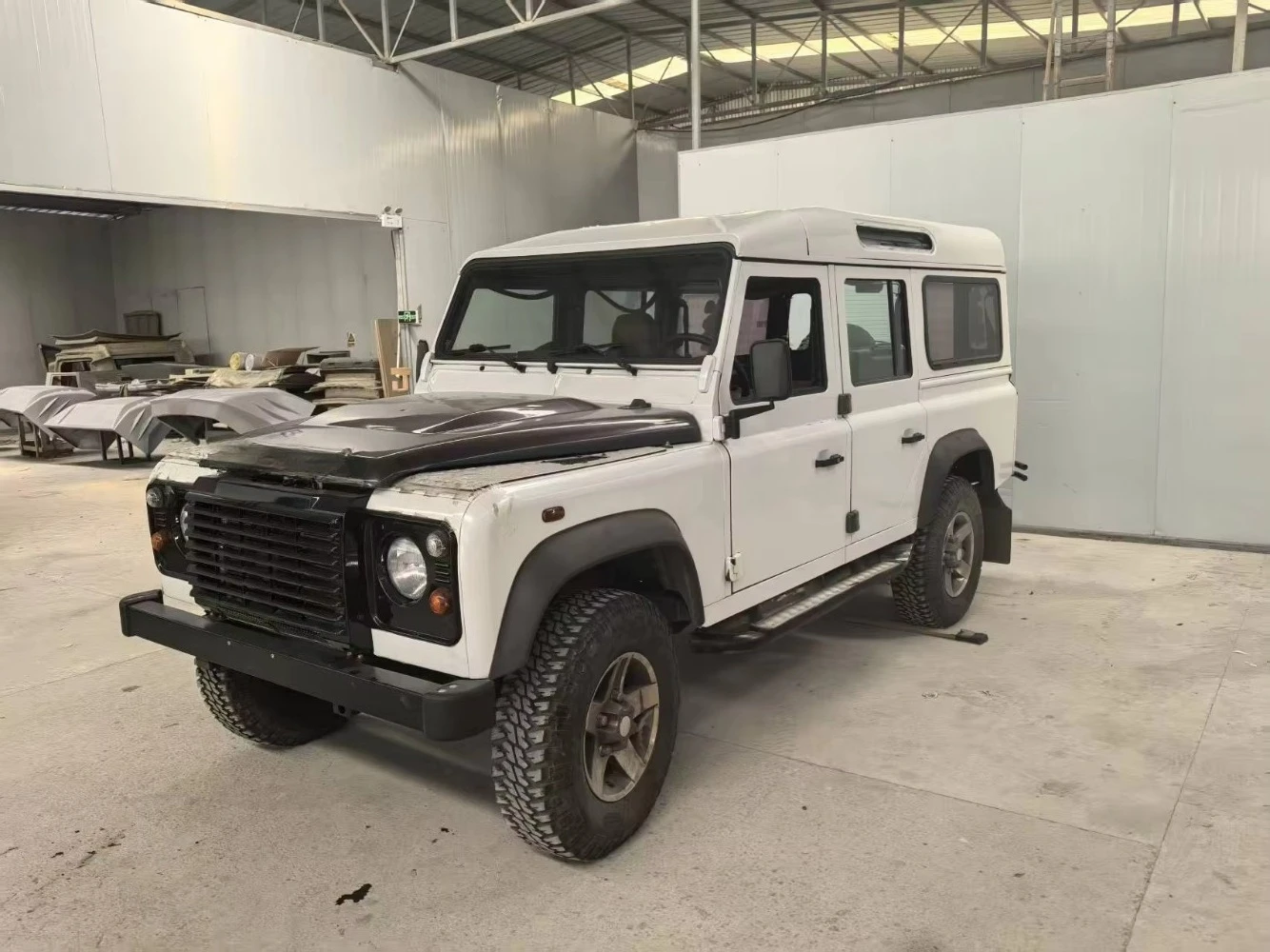 Custom Camping Roof Tent Hardshell Roof Top Tent for SUV  Defender
