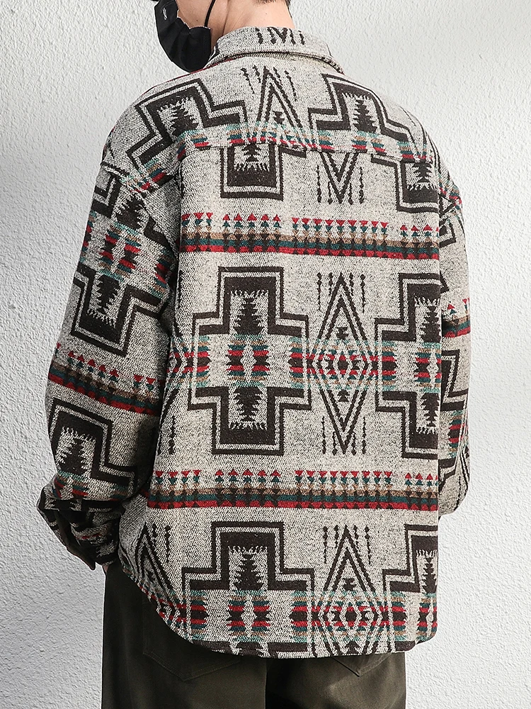 2025 일본 레트로 스타일 남성용 베이지 자카드 브러시드 턴다운 칼라 긴팔 셔츠 루즈 캐주얼 블랙 그레이 재킷