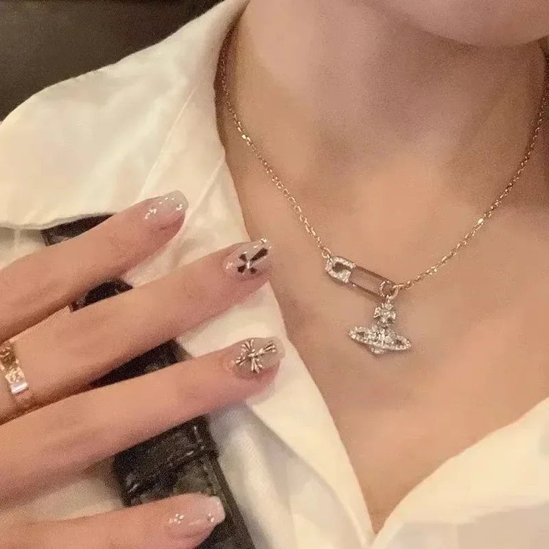 MDL مويسانيتي styl.Empress Dowager دبوس كوكب قلادة المرأة مزاجه بسيط الترقوة سلسلة Netroots هدية شعور مميز