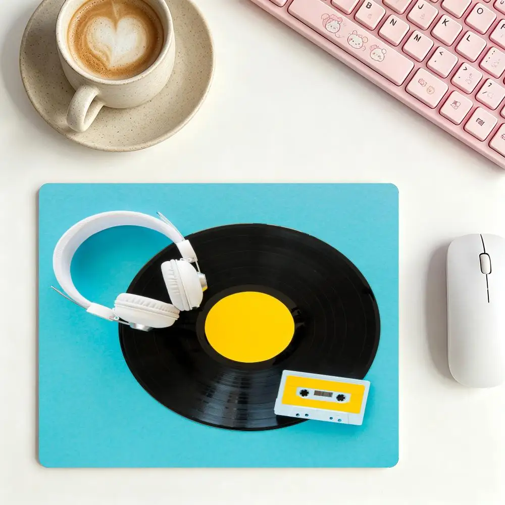 Nostalgic Retro Vinyl And Cassette Large Size Game Card Pad For Laptop Office Desktop Bedroom Learning Games Pad