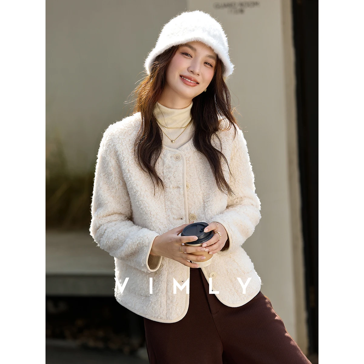 معطف VIMLY أنيق من الفرو الصناعي للنساء 2025 بياقة دائرية متينة ملابس خارجية قصيرة متعددة الاستخدامات وسميكة ودافئة سترة شتوية نسائية A3213