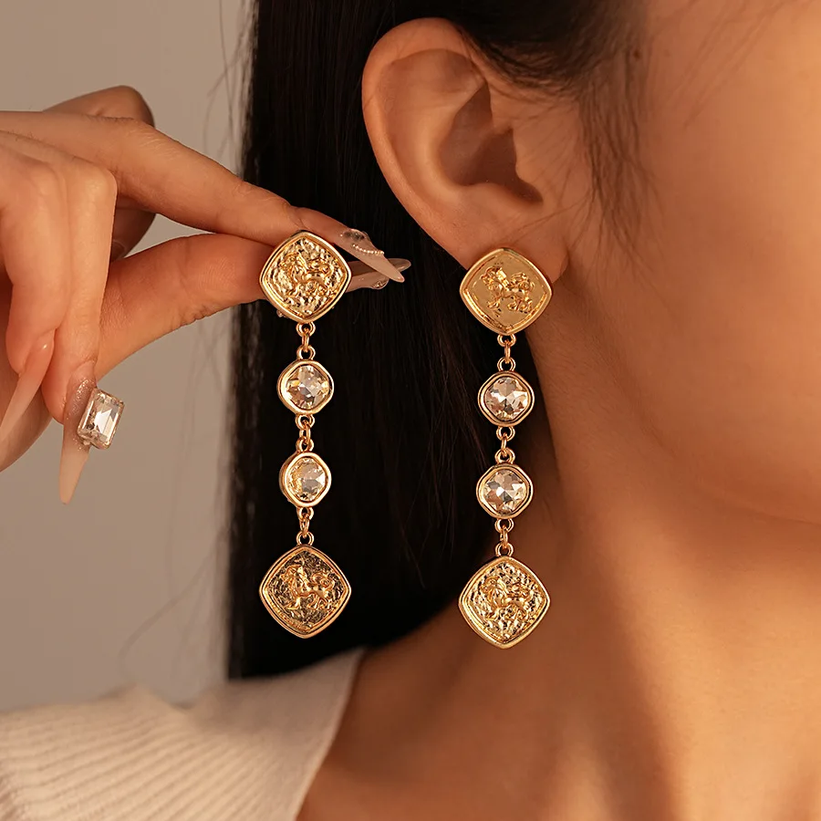 

1 Pair of Trendy Stylish Golden Dangle Earrings Long Lion Relief Design Match Daily Outfits Party Accessories Fashionable Stuff
