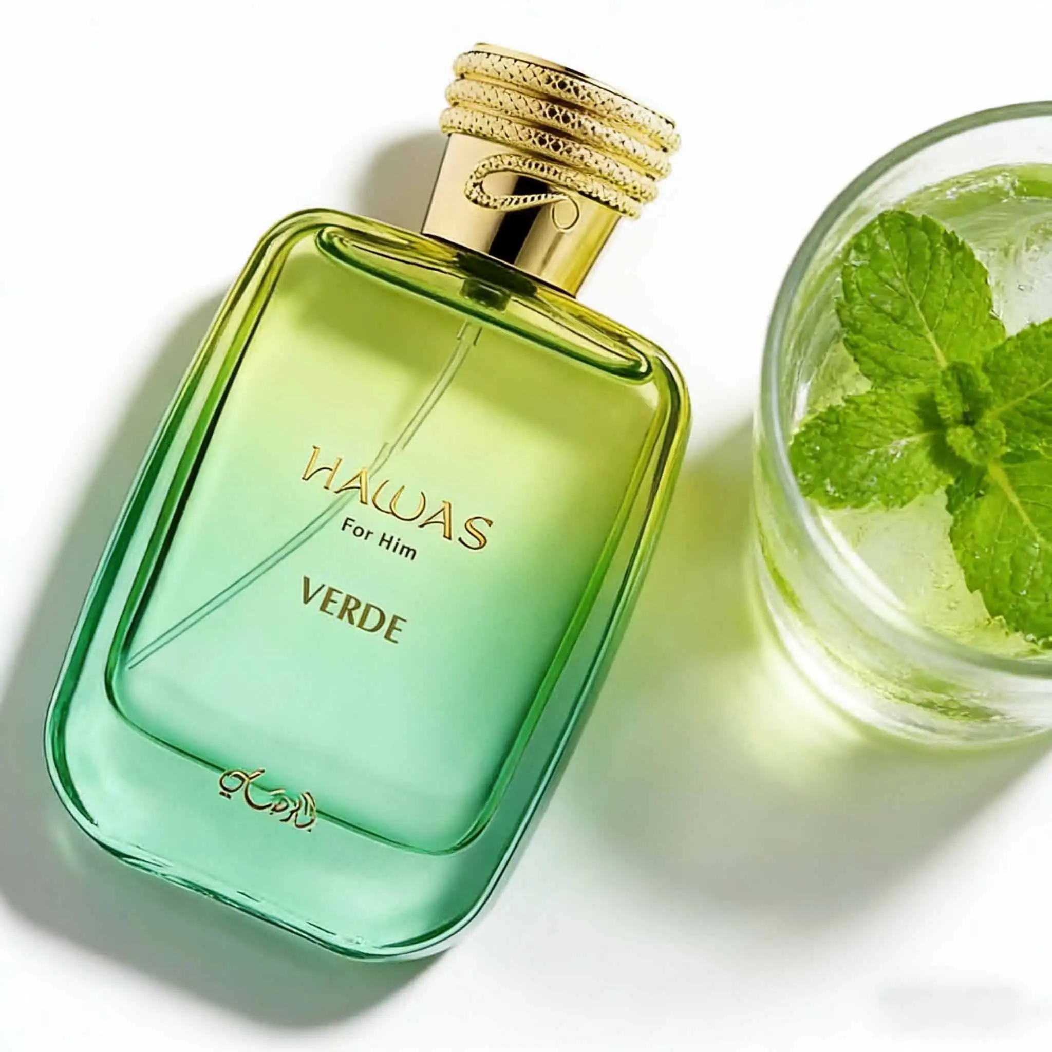 

Verde men's perfume starts with fresh green, and ends with a stable wooden tone, rich in layers and full of vitality