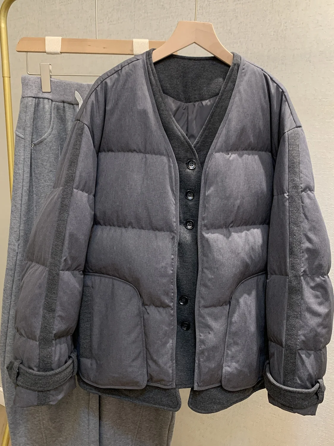 

Korean Sle ort V-Ne Puffer Jaet Women's Faion Slimming Outerwear Winter Warm Design Fake Two-Piece ey Versatile