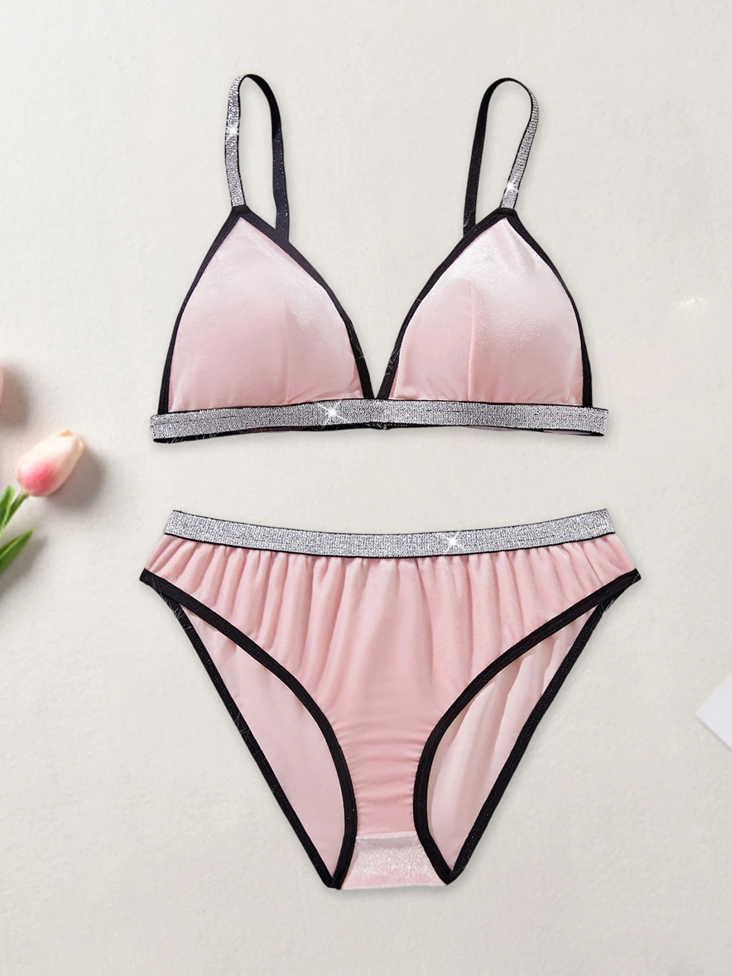 

Женский комплект кружевного нижнего белья, сексуальный бюстгальтер без косточек с лямкой на шее и стрингами, 2 шт., нижнее белье, модная одежда для сна