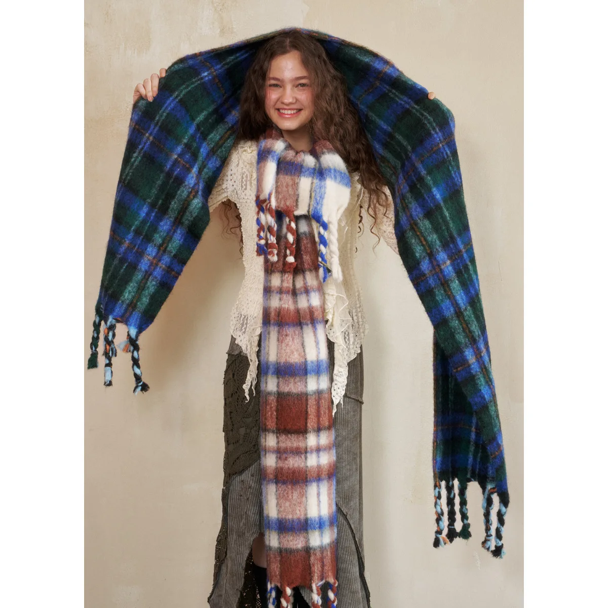 

2025 Новый шерстяной клетчатый женский шарф ручной работы с кисточками, утолщенный для зимнего тепла и верхней одежды с морозостойкой шалью