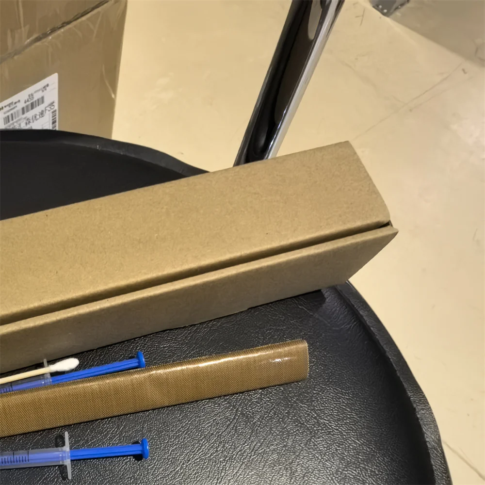 

302RV93050 FK-1150 Держатель масляной накладки для Kyocera P2040 P2235 P2335 M2040 M2135 M2235 M2540 M2635 M2640 M2735 M2835