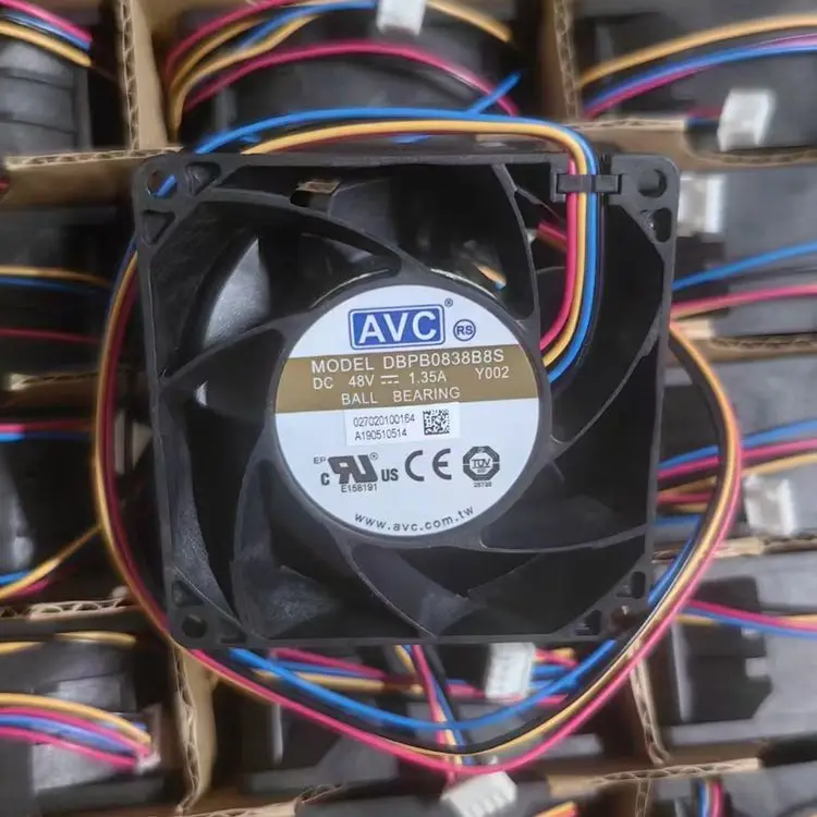 

AVC DBPB0838B8S Y002 DC 48 В 1,35 А 80x80x38 мм 4-проводной охлаждающий вентилятор для сервера