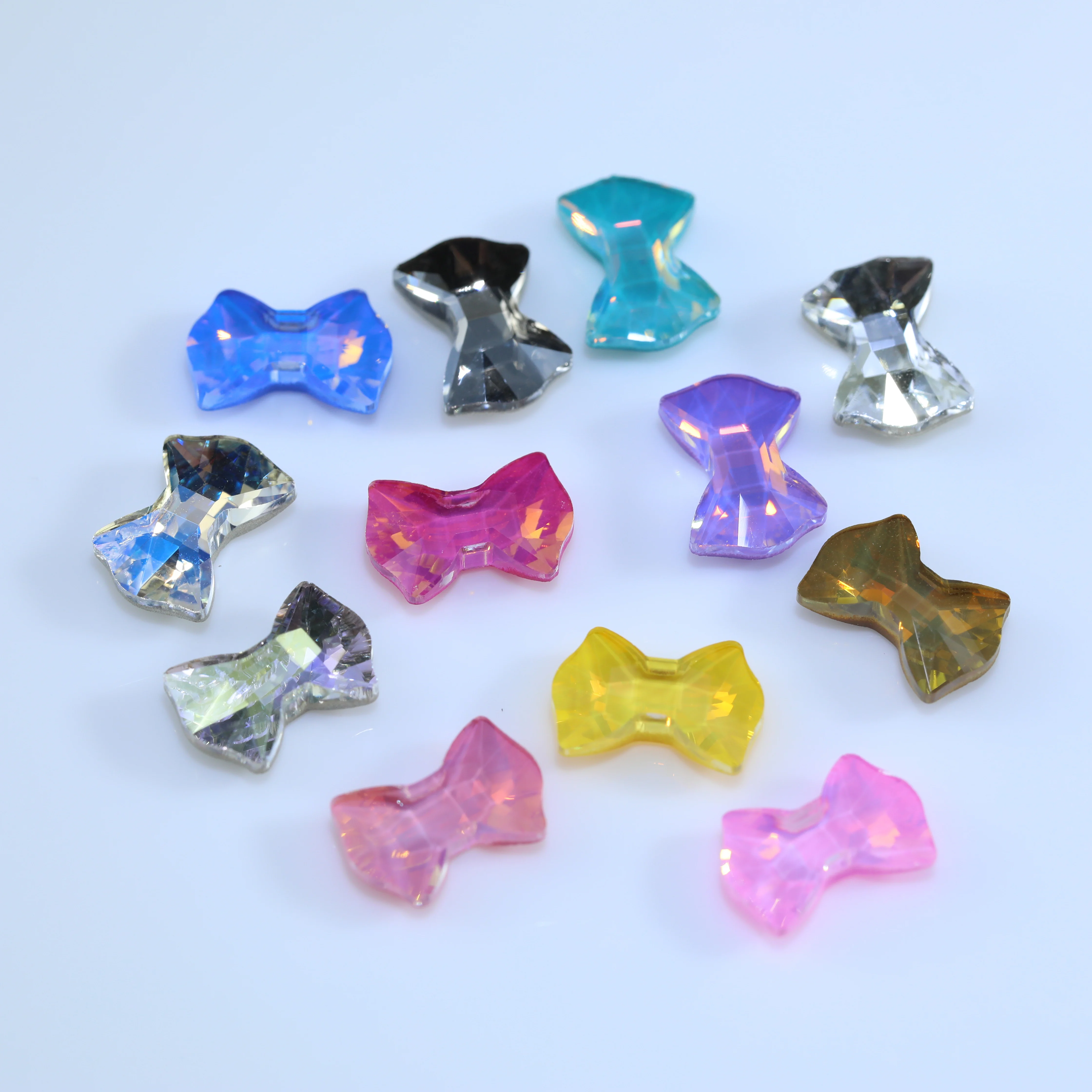 Glänzende Kristall-Verzierssteine DV4076 Schleifenform Point Back Claw Strasssteine für DIY Haarschmuck, Nagelkunst, Taschen, Schuhe, Hochzeitskleider – Detail 6
