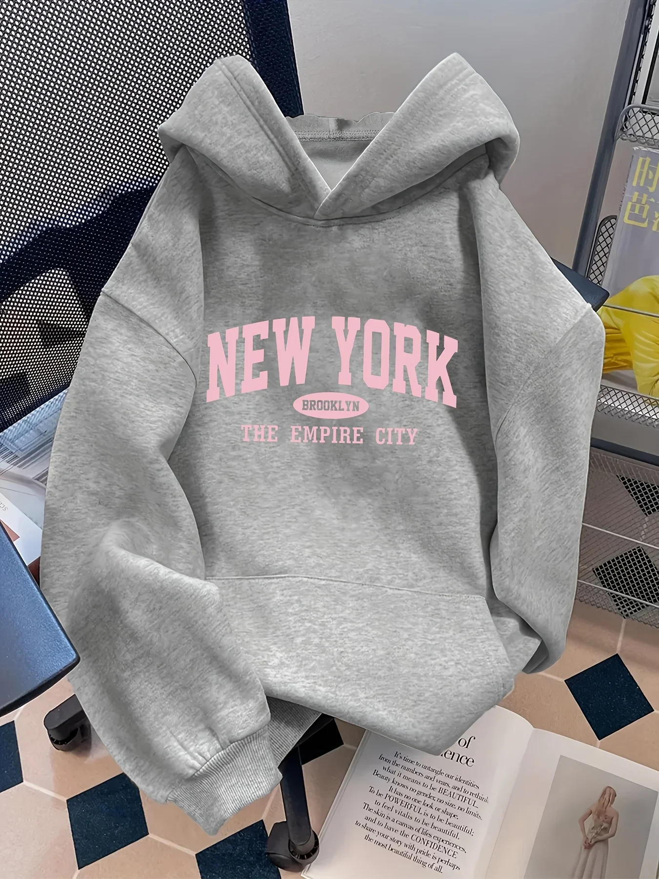 Women Loose Letter Pattern Fashion Hoodie Casual Style Geometric Pattern Hooded Collar Casual Long Sleeve Pullover with Pockets