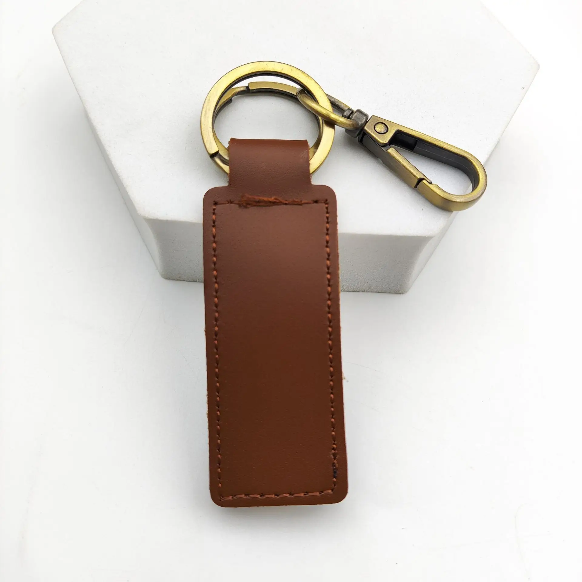 Personalisierter Schlüsselanhänger für Männer und Frauen Leder-Schlüsselanhänger Kreatives Geschenk Retro Rindsleder-Anhänger Auto-Leder-Schlüsselanhänger Handgefertigt – Detail 6
