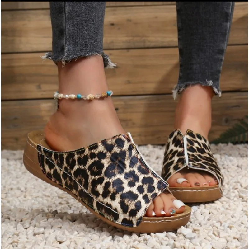 

Women's Brown Leopard Print Summer Open-toed Slippers Comfortable Lightweight Wedge Shoes Classic Printed Platform Slippe