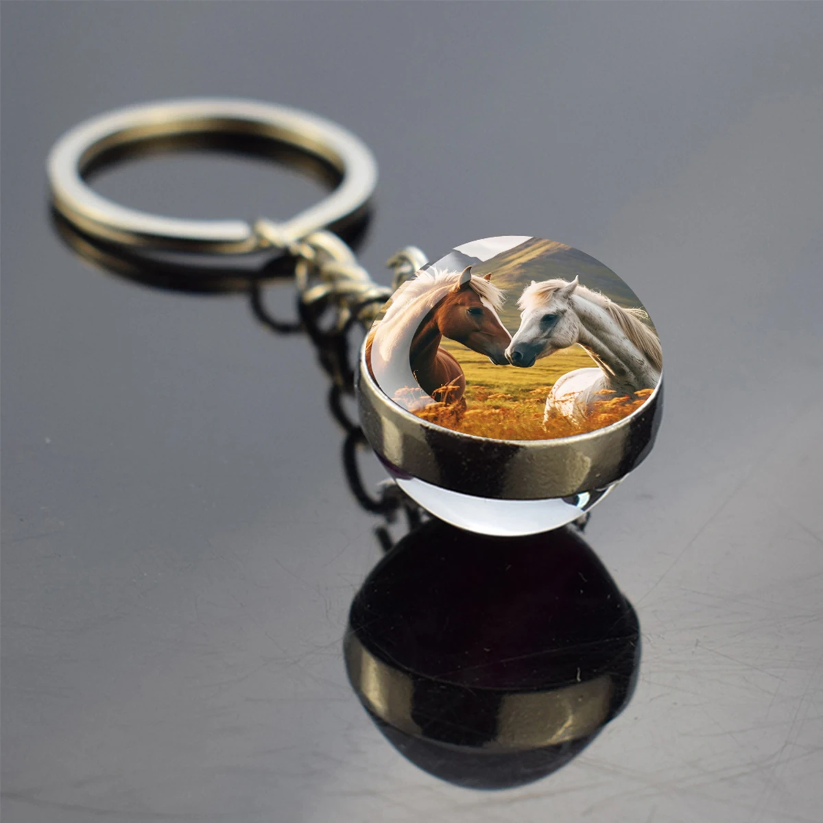 سلسلة مفاتيح على شكل كرة زجاجية لركوب الخيل للرجال ، سلسلة مفاتيح للجري ، هدية على شكل حلقة مفاتيح عصرية