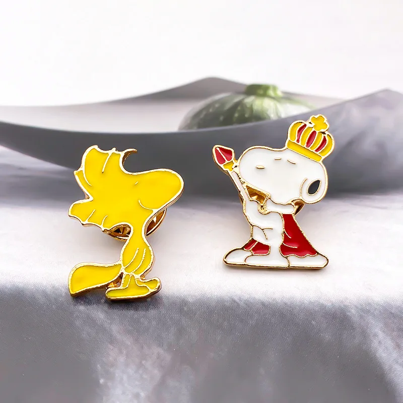 

Snoopy Charlie Brown Metal Brooch Anime Figure Cute Cartoon Broochs Toy Anime Merchandise Clothing Bag Decoration Children Gifts