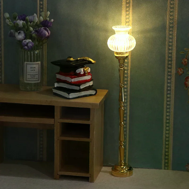 

1/12 Dollhouse Miniature Floor Lamp Flower Shape LED Lamp Model Doll Home Lamp Furniture Decoration Toy Micro Scene Ornament