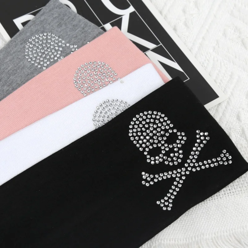 Damen Mode Schlichte Stirnbänder Totenkopf-Design Strass Elastisches Schwarzes Y2K Stirnband für Mädchen Lässige Haarbänder Accessoires – Detail 3