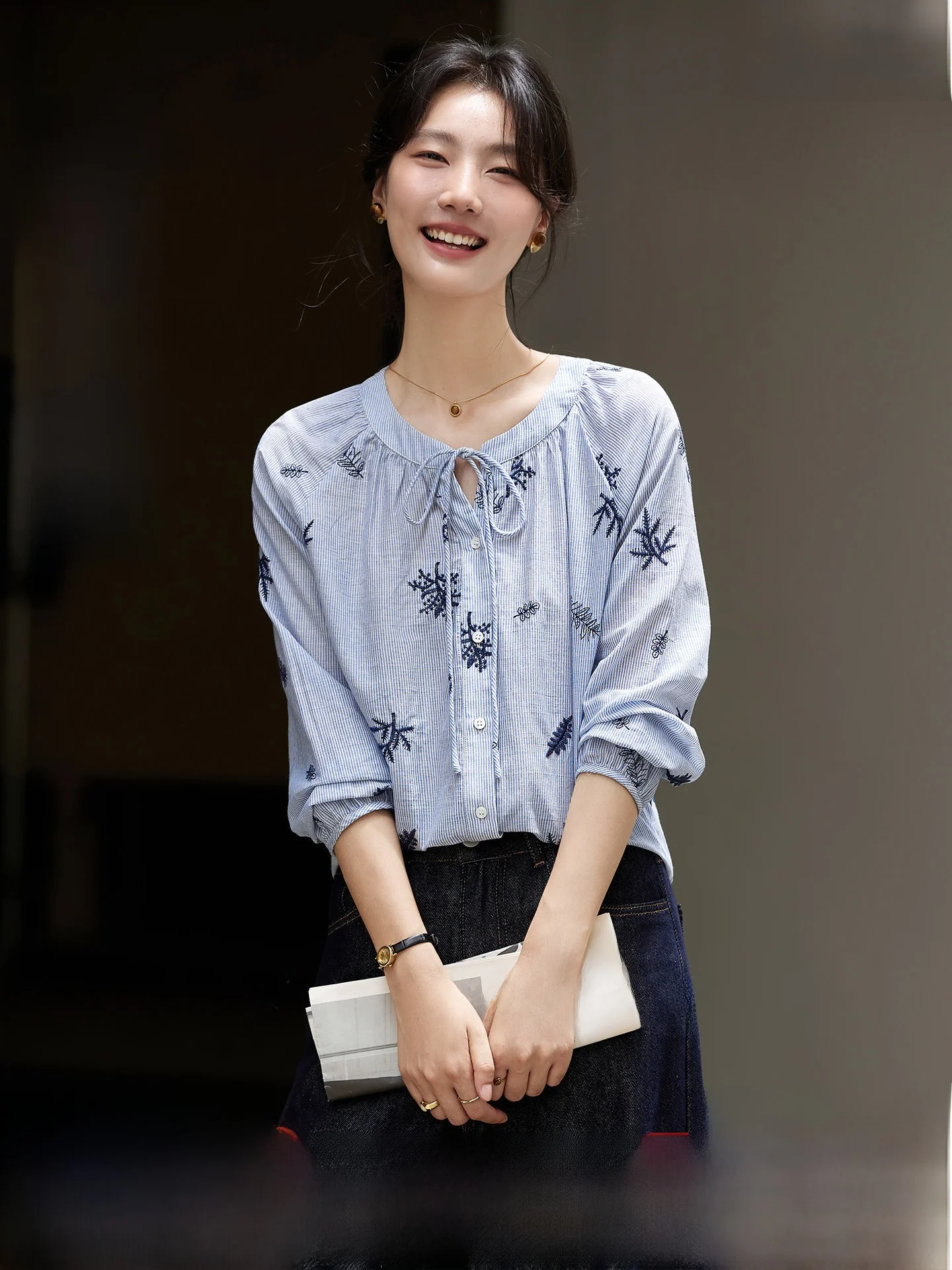 

Loose Long Sve round Ne Women's irt Blue White Stripes Irregular Plant Embroidery Casual Sle Cotton Autumn Faion