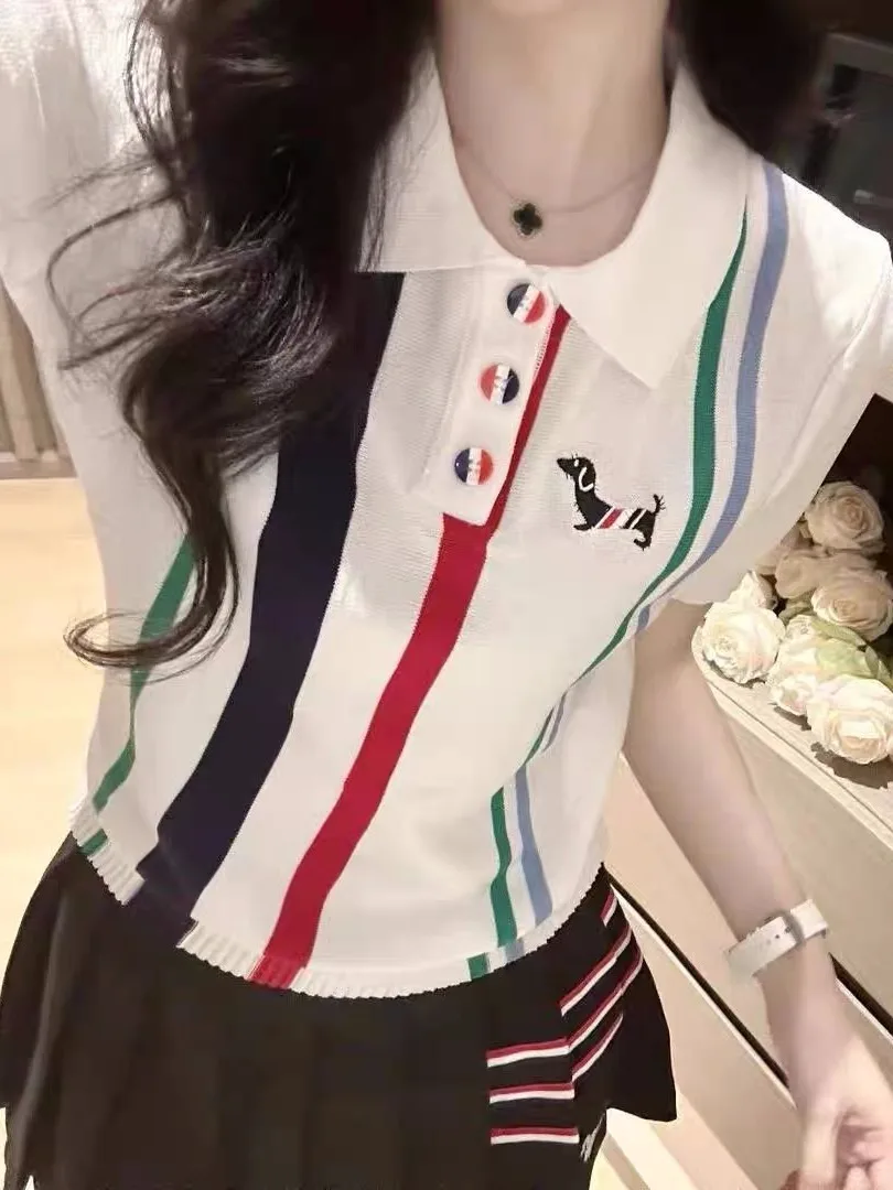 تي شيرت أنيق مطرز من الحرير الجليدي بأكمام قصيرة سترة محبوكة للنساء موضة الصيف تصميم كلاسيكي مخطط للكلاب