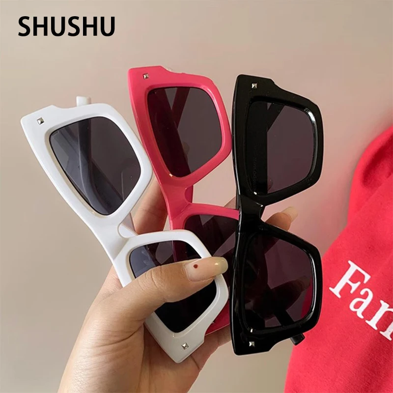 FC108 Classic Rose Red Rectangular Sunglasses Men Famous Brand Designer Rivets Retro Women Sun Glasses Small Frame Gafas De Sol