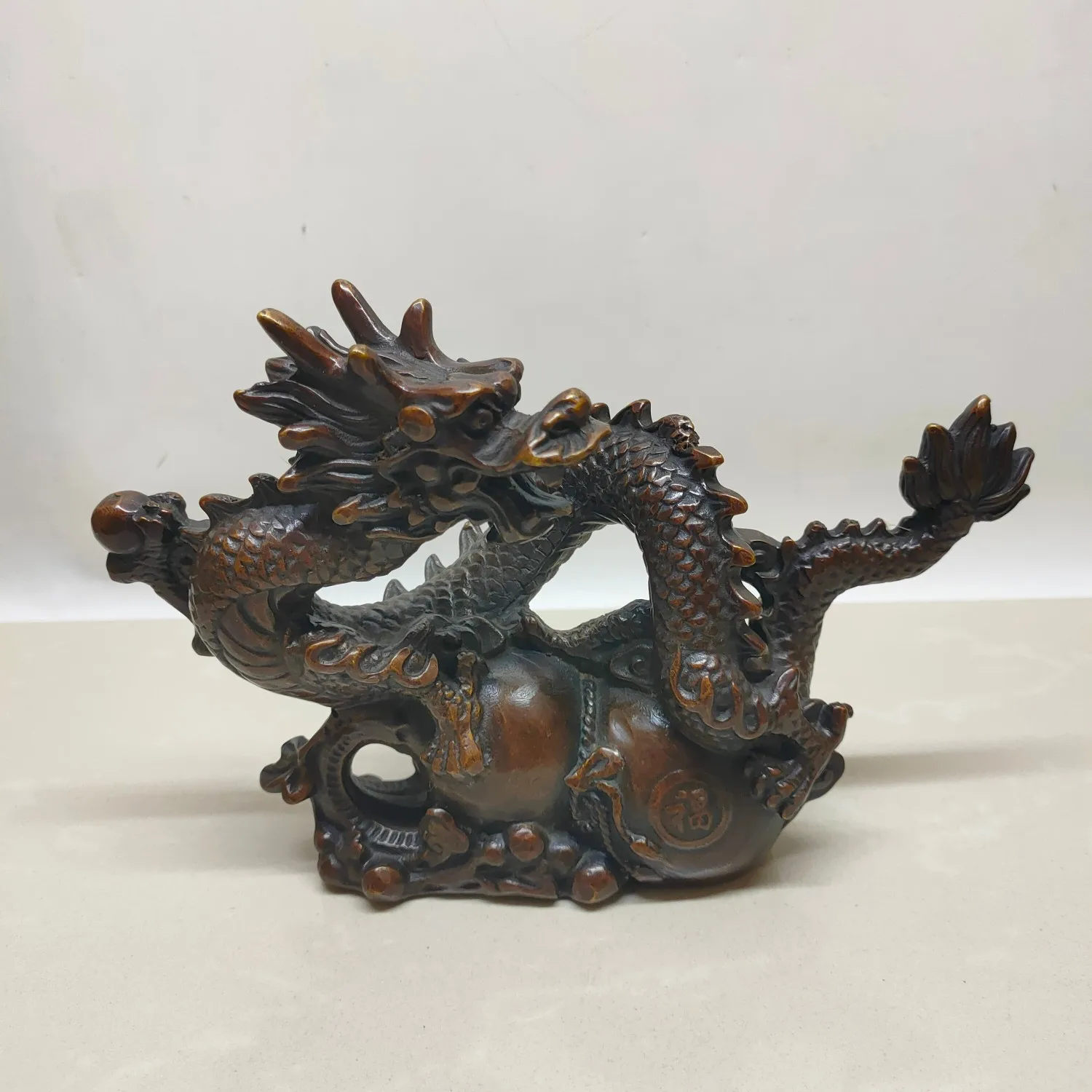 

A gourd-shaped dragon figurine),Free shipping