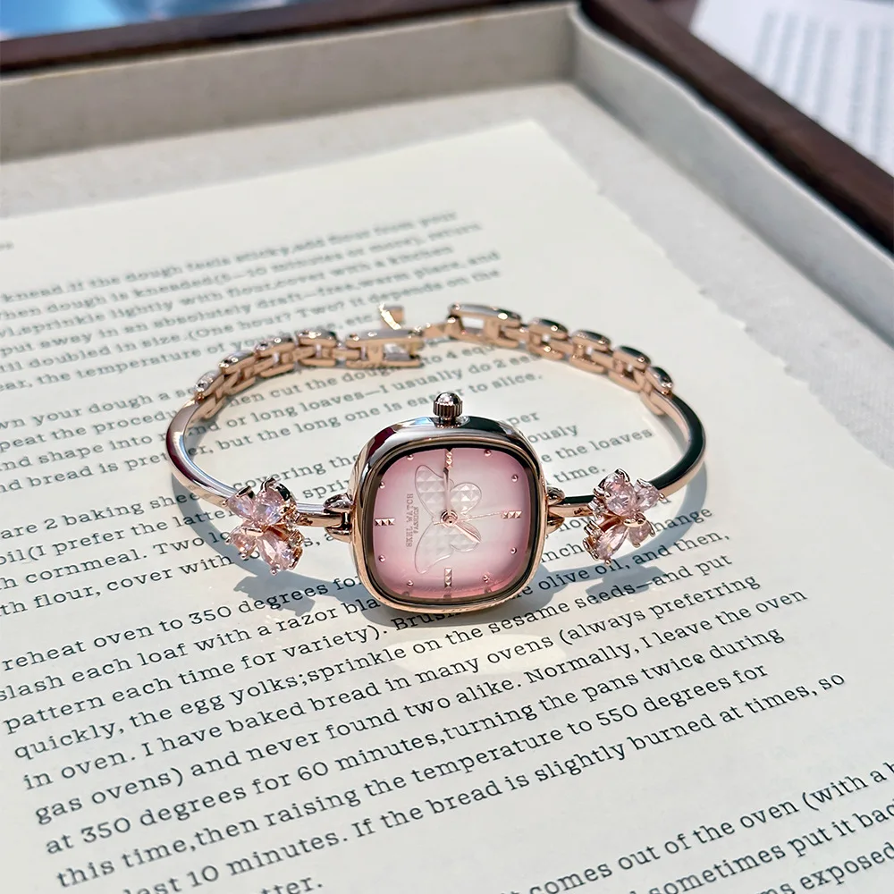 ساعة سوار فاخرة جديدة تمامًا مع قرص مربع صغير، ساعة يد كوارتز نسائية، إكسسوار مثالي وهدية للنساء.