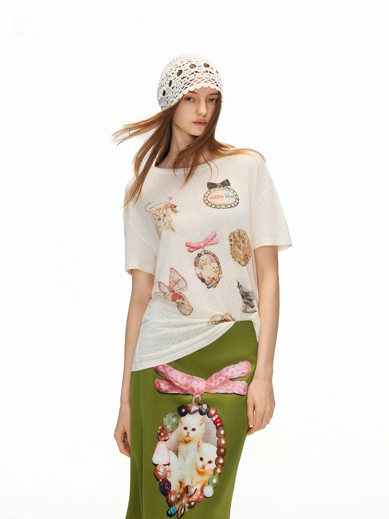 

Outthe Blue Summer 2026 Vintage Style Emblem Sleeveless T-Shirt Loose Fit Ladies' round Neck Pullover in Beige Color