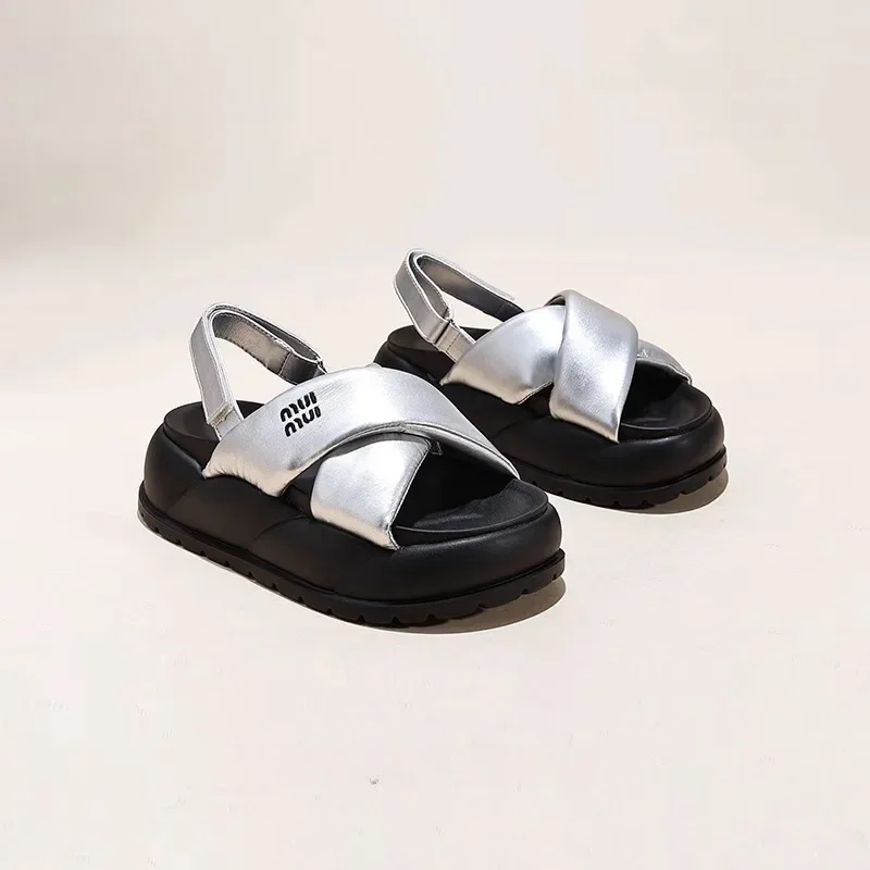 Romeinse Sportsandalen Voor Zomerkleding Voor Dames 2024 Nieuwe Mode-Niche High-End Zachte Zolen Strandschoenen Met Dikke Zolen