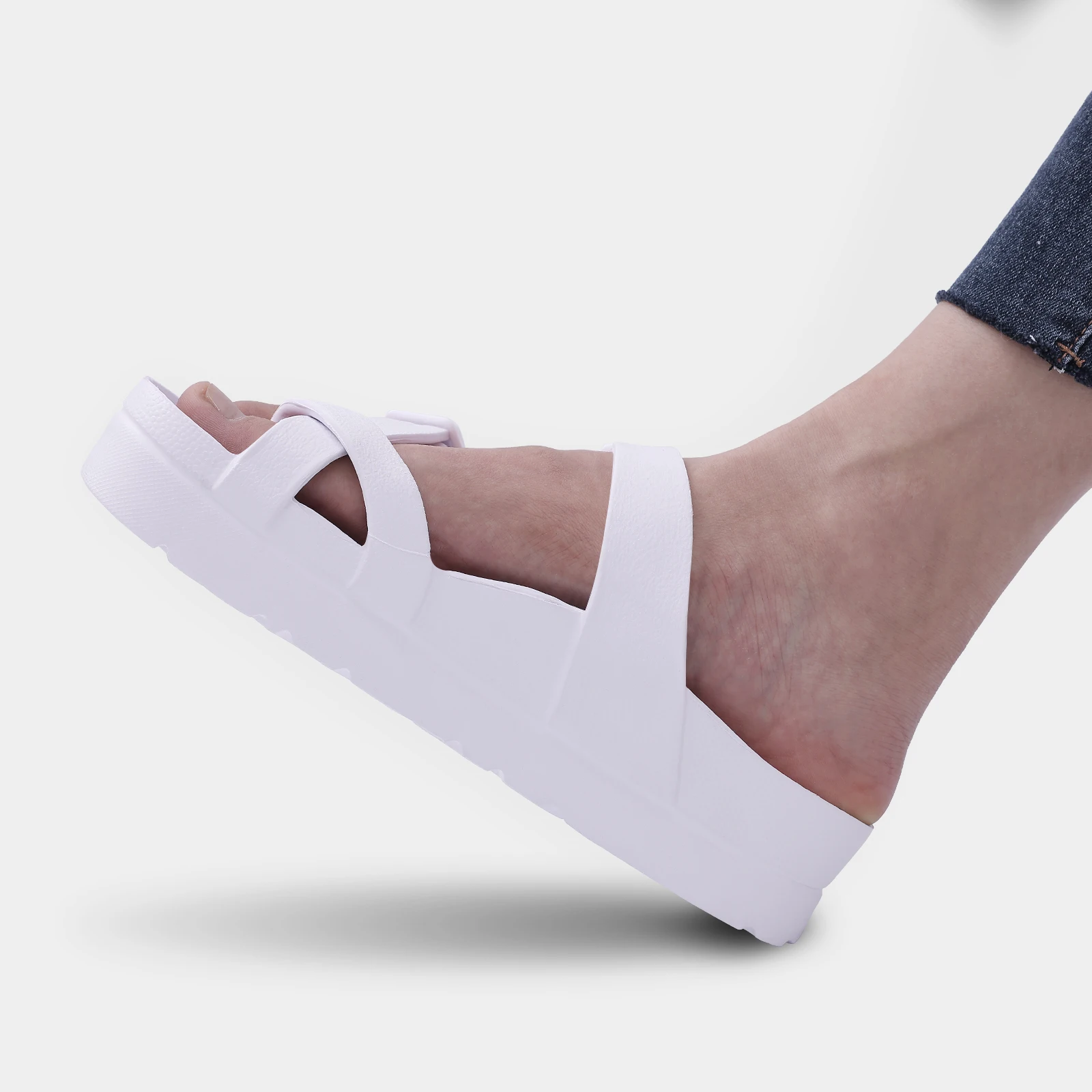 Comwarm Orthopädische Damen-Sandalen mit Verstellbarer Schnalle Rutschfeste Modische Slides Weiche Sohle Strandpantoffeln mit Gewölbeunterstützung – Detail 18