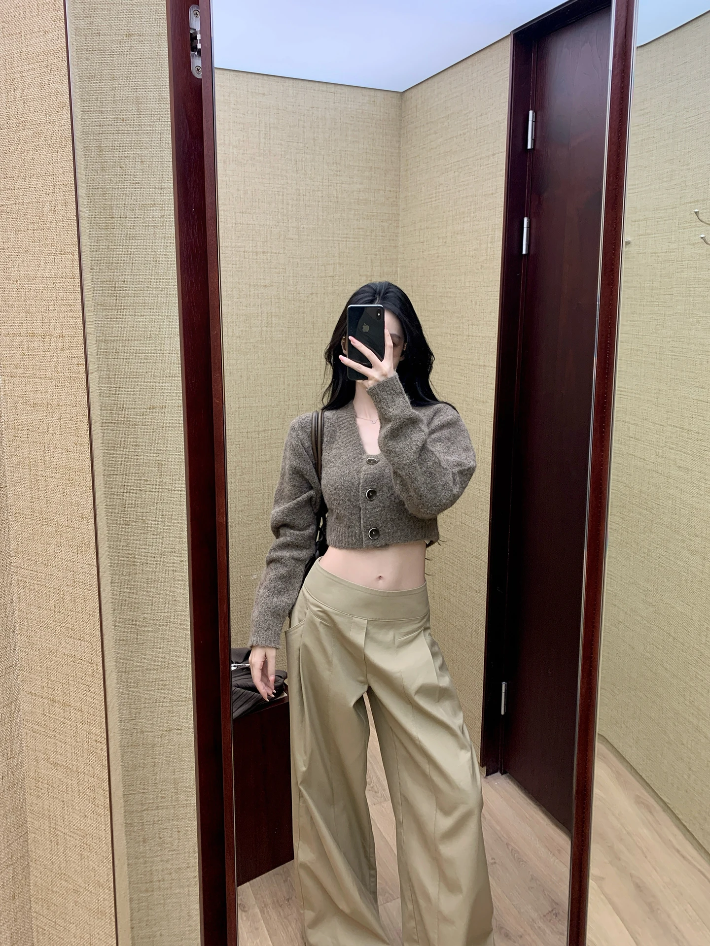 

Gyo Long Island Iced Tea Knitted ort Top in Coffee Color with Button Detail Circle Patterned Loose Fit Street Sle Sweater