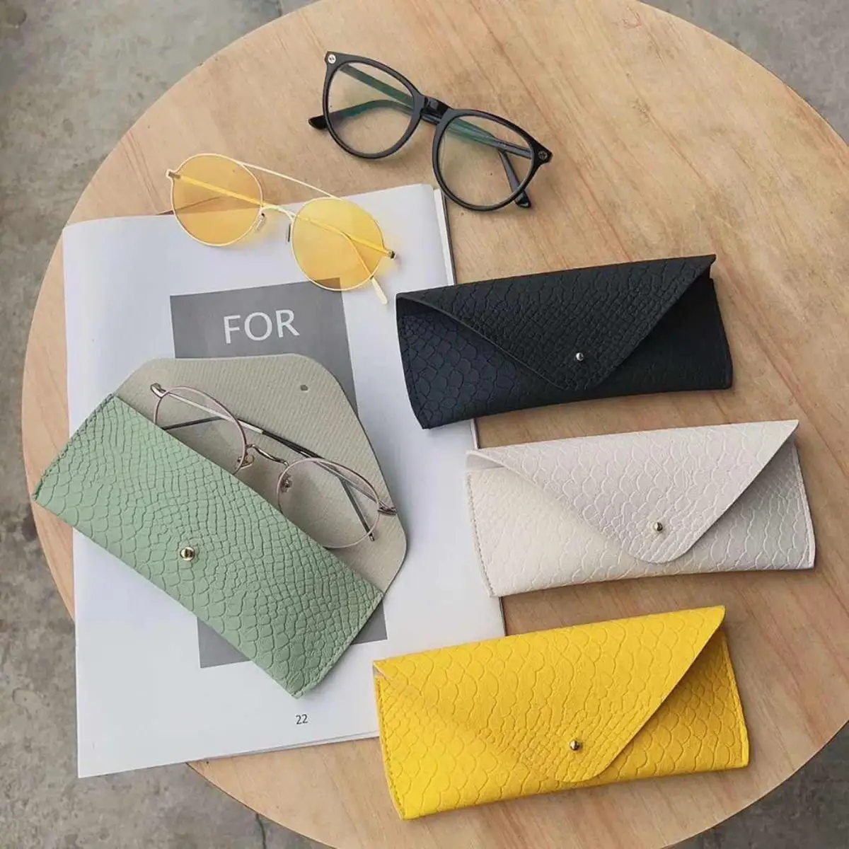1pc Snakeskin Pattern Glasses Case PU Leather Glasses Bag Fashion Lightweight Sunglasses Box Solid Color Simply Eyewear Cases