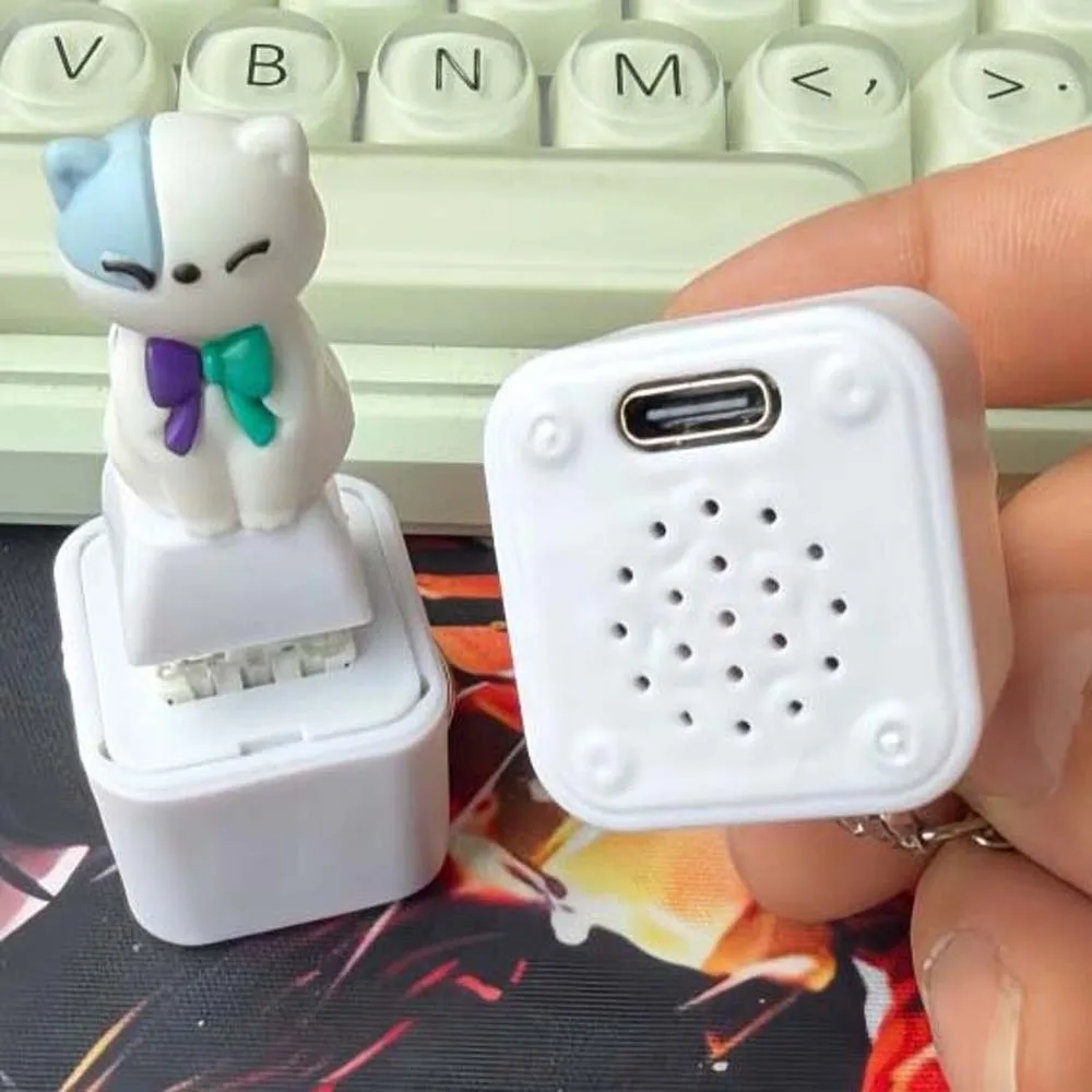 Rechargeable Screaming Goat Cat Key Chain LED-Glowing Anti-Stress Fidget Button Battery-Powered Pocket-Sized Sounding Key Ring