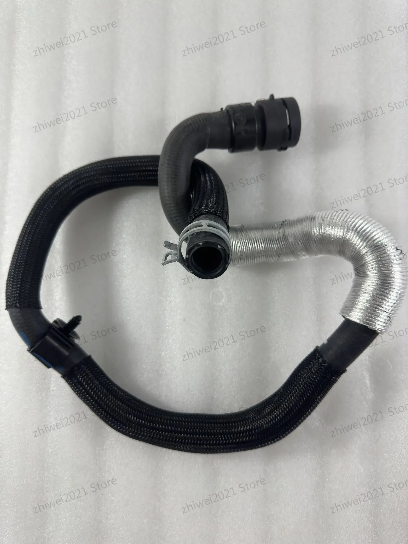 Land Rover oil cooler inlet pipe is suitable for Freelander 2 Aurora gasoline 2.0T inlet pipe LR024630 LR054981