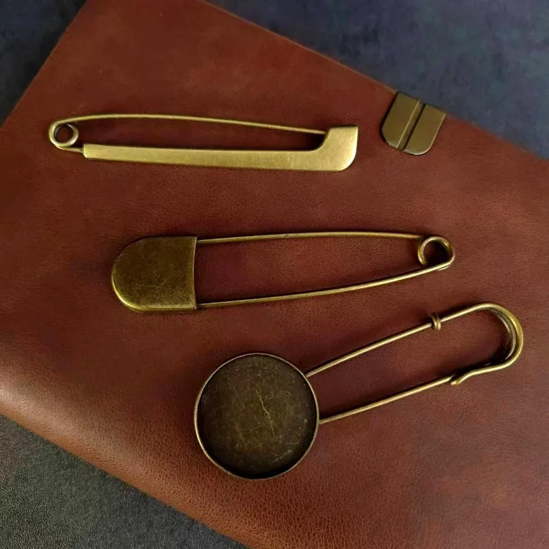Retro Dark Bronze Unmarked Artistic Anti-Glare Spilla Brooch Pins Clothing Personalization DIY Trendy Decorative Accessories view 5