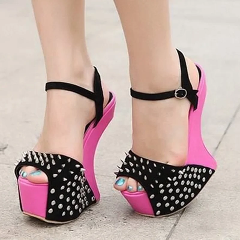 

Сандалии на платформе с металлическими заклепками в странном стиле, пикантные замшевые сандалии с острым носком и пряжкой на щиколотке, новые поступления, модная женская обувь