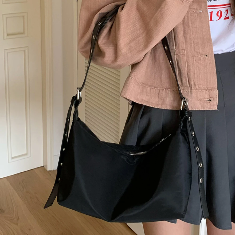 Nylon Women Shoulder Crossbody Bag Black Y2K New Fashion Rivet Underarm Bags Adjustable Strap Crossbody Bag Female Tote Handbags