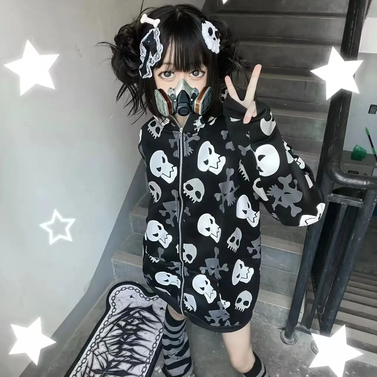 

Y2k черная толстовка с капюшоном на молнии и длинными рукавами, шикарные готические толстовки в стиле Харадзюку с принтом черепа, женская уличная одежда, винтажные пальто 2025