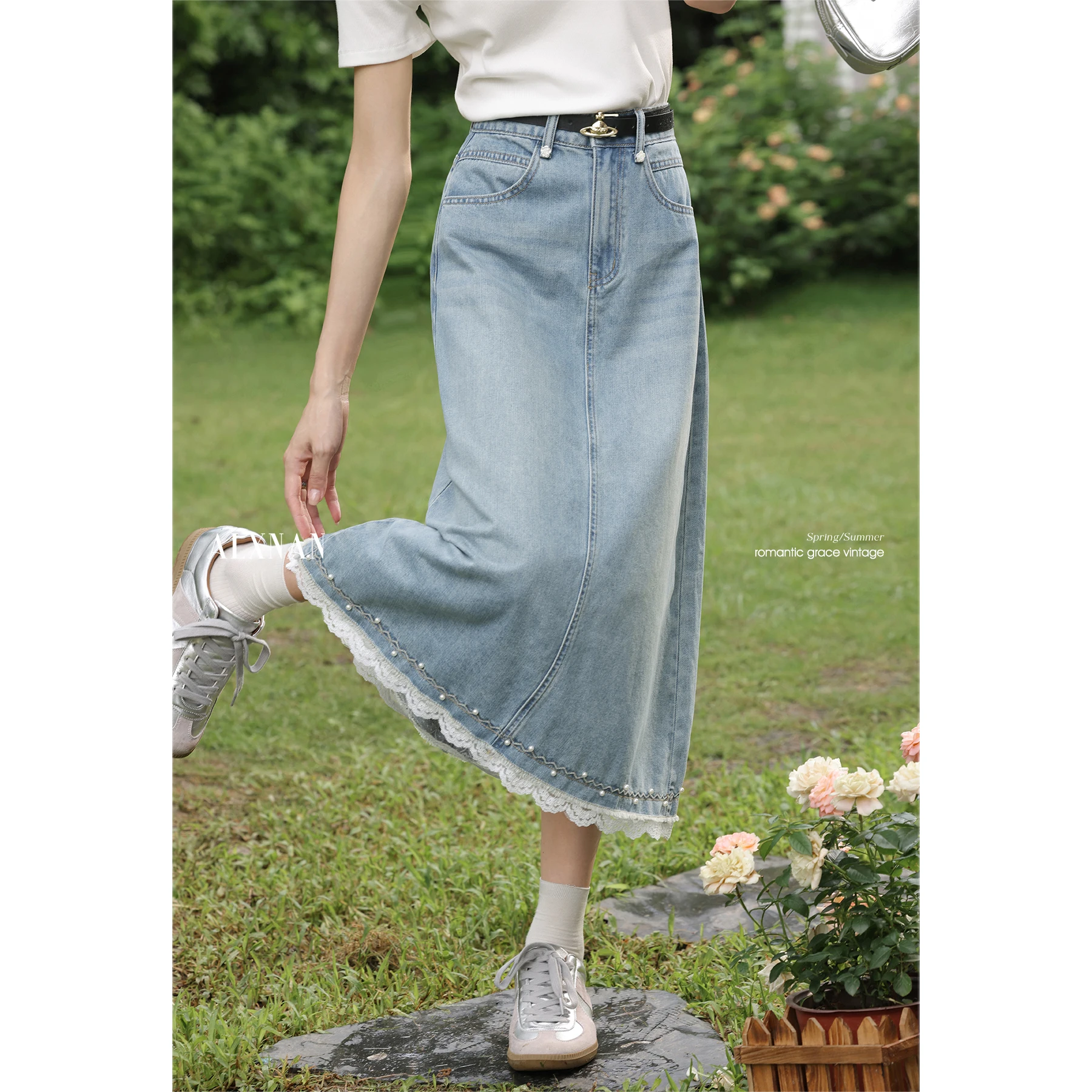 

ALXNAN Women's Denim Skirt Vintage Elegant Beaded Lace Design Long Skirt 2025 Summer A-line Loose-fit Female Clothing L558103