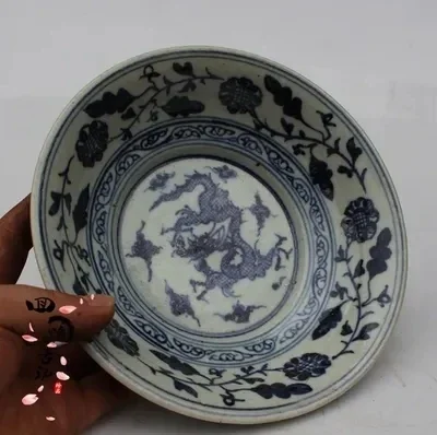 

Exquisite antique blue and white dragon plate ornaments