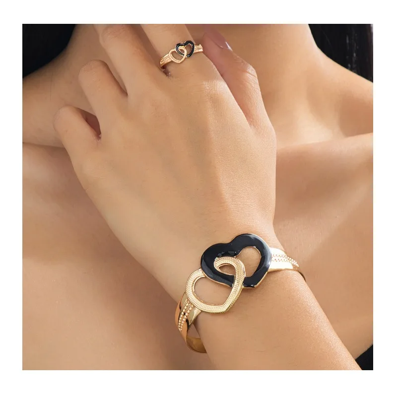 

Hot-selling Personality Exaggerated Fashion Love Bracelet Ring Set Suitable for Women's Daily Party Festival Wear