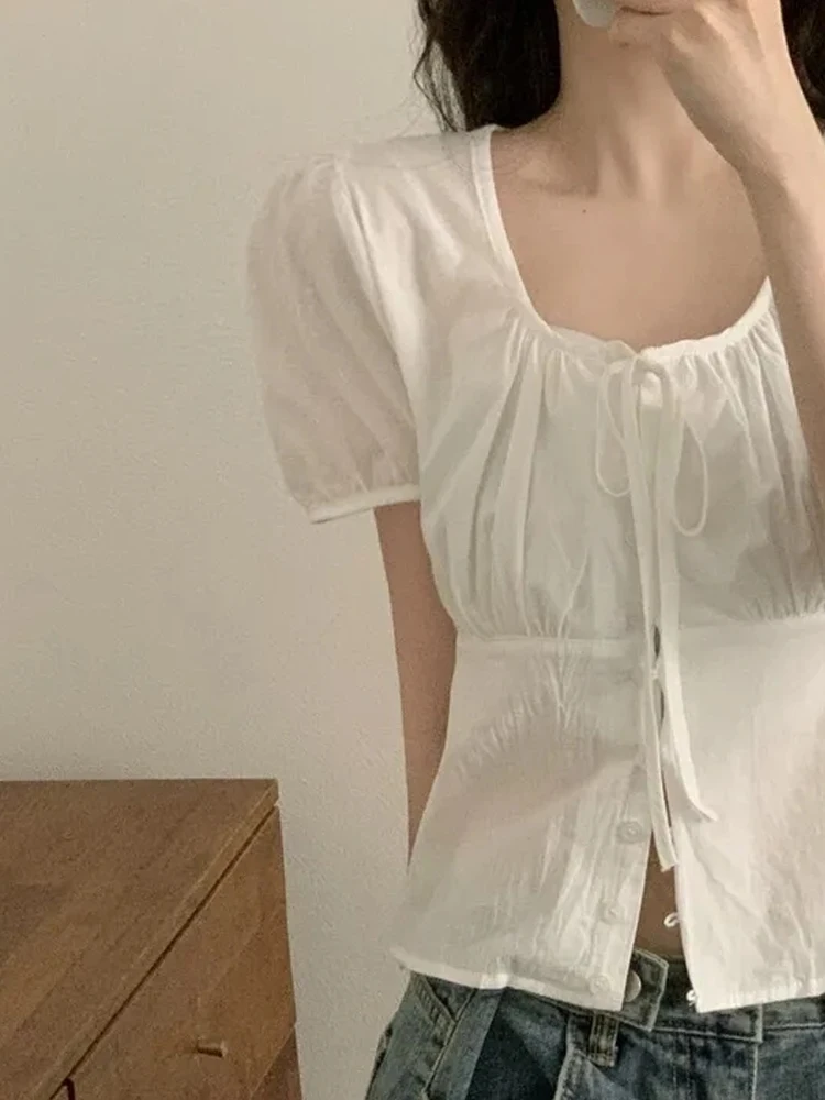 قميص نسائي أنيق بأكمام قصيرة منتفخة، تصميم عصري بدون عمر، زر واحد، رباط خصر، قميص صغير على الطراز الكوري، قصة فضفاضة