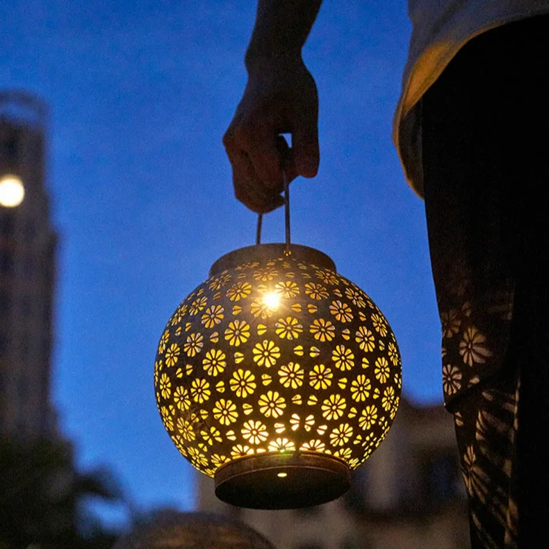 

Открытый солнечный садовый газон, светильник для двора, украшение для балкона, подвесной светильник, железный полый проекционный ручной светильник