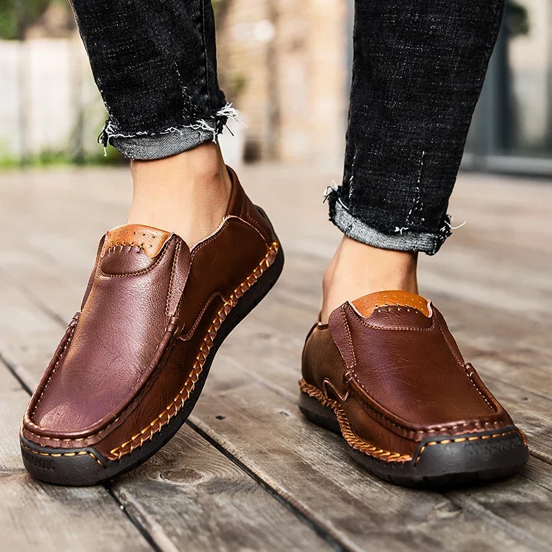 Zapatos de cuero hechos a mano para hombre, zapatillas informales y cómodas, deslizantes, 2024