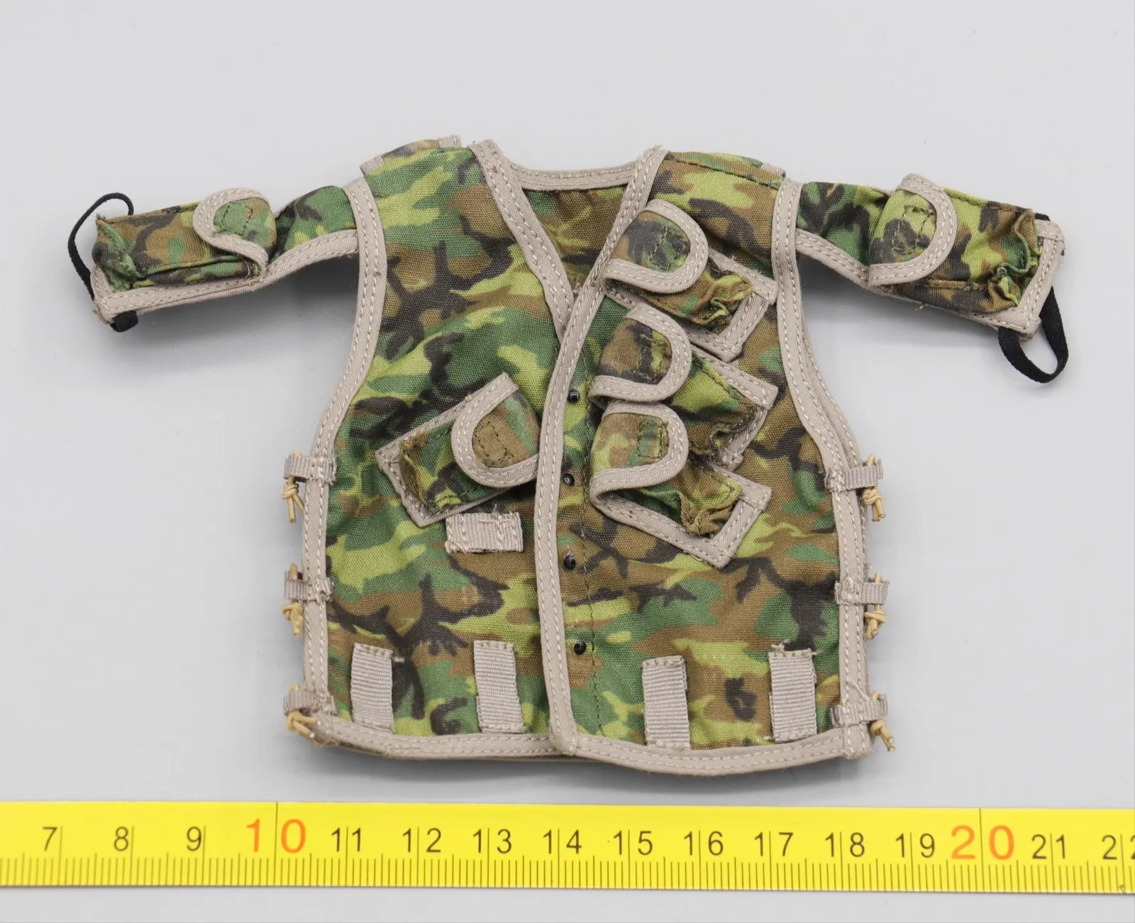 

UD9050 1/6 Scale Soldier Vest Model for 12''Vietnam War US SEAL Team