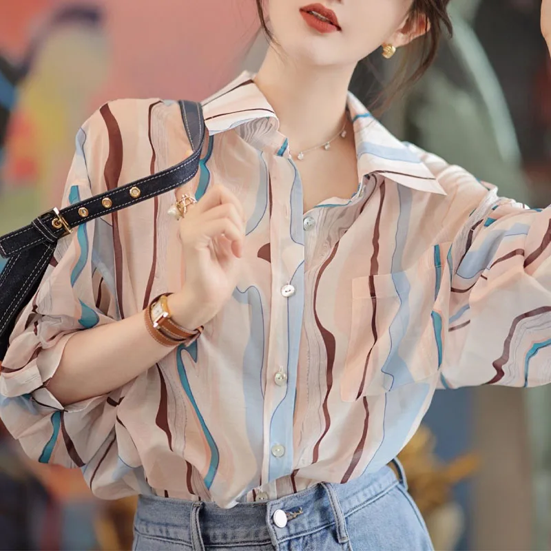 Camisa con estampado a rayas para mujer, blusa informal de manga larga con botones, holgada, coreana, novedad de 2023