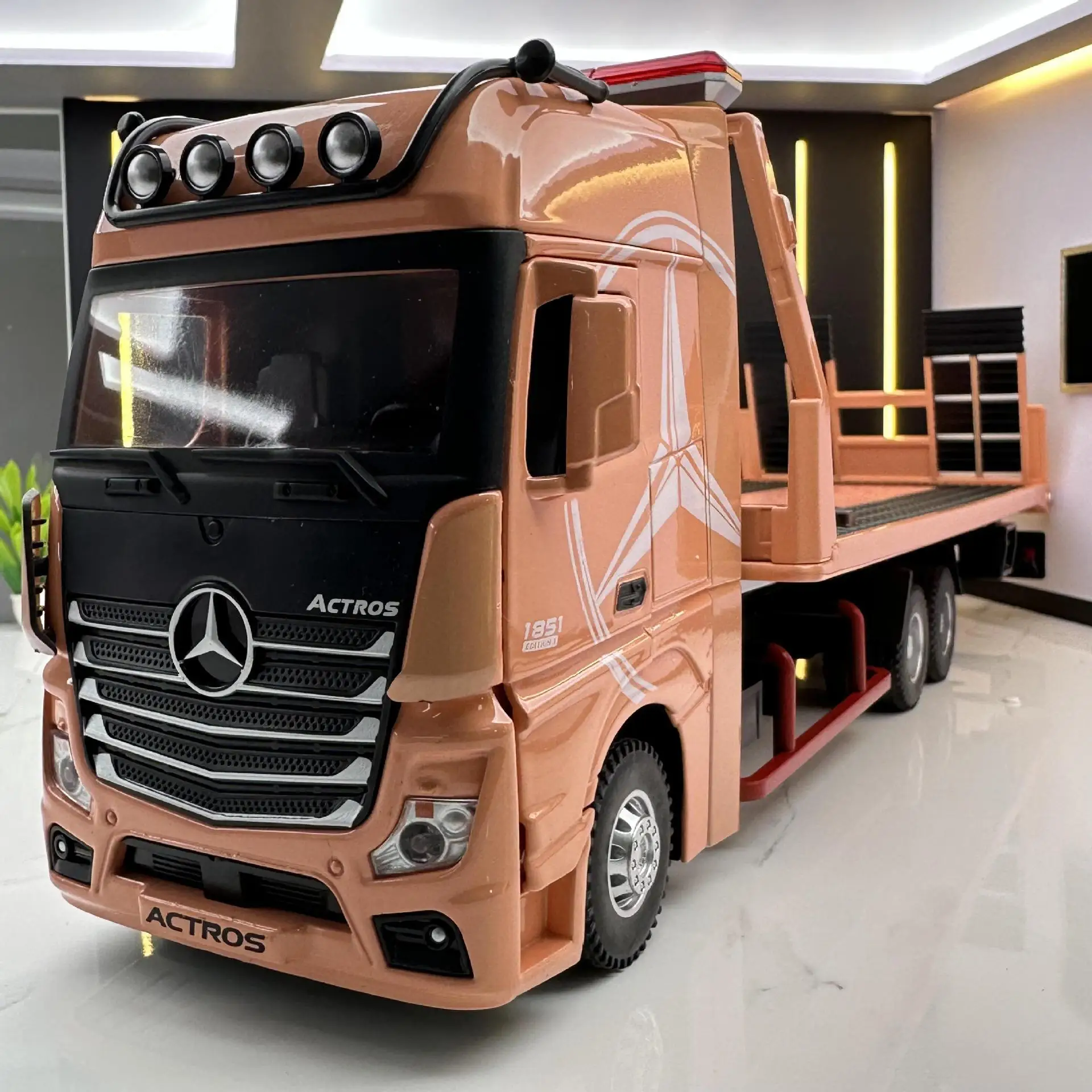 

Alloy Car Model 1:24 Large, Flat Trailer Toy Obstacle Clearance Transporter with Sound and Light Model Ornament Collection